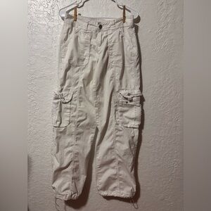 Garage Low-Rise Cargo Pants
White